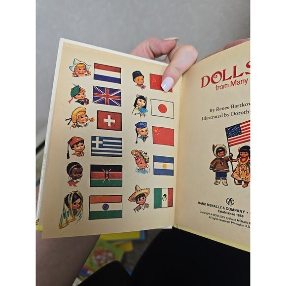 Vintage Dolls from Many Lands by Renee Bartkowski Junior Elf Hardcover Book 8187 - Picture 6 of 9